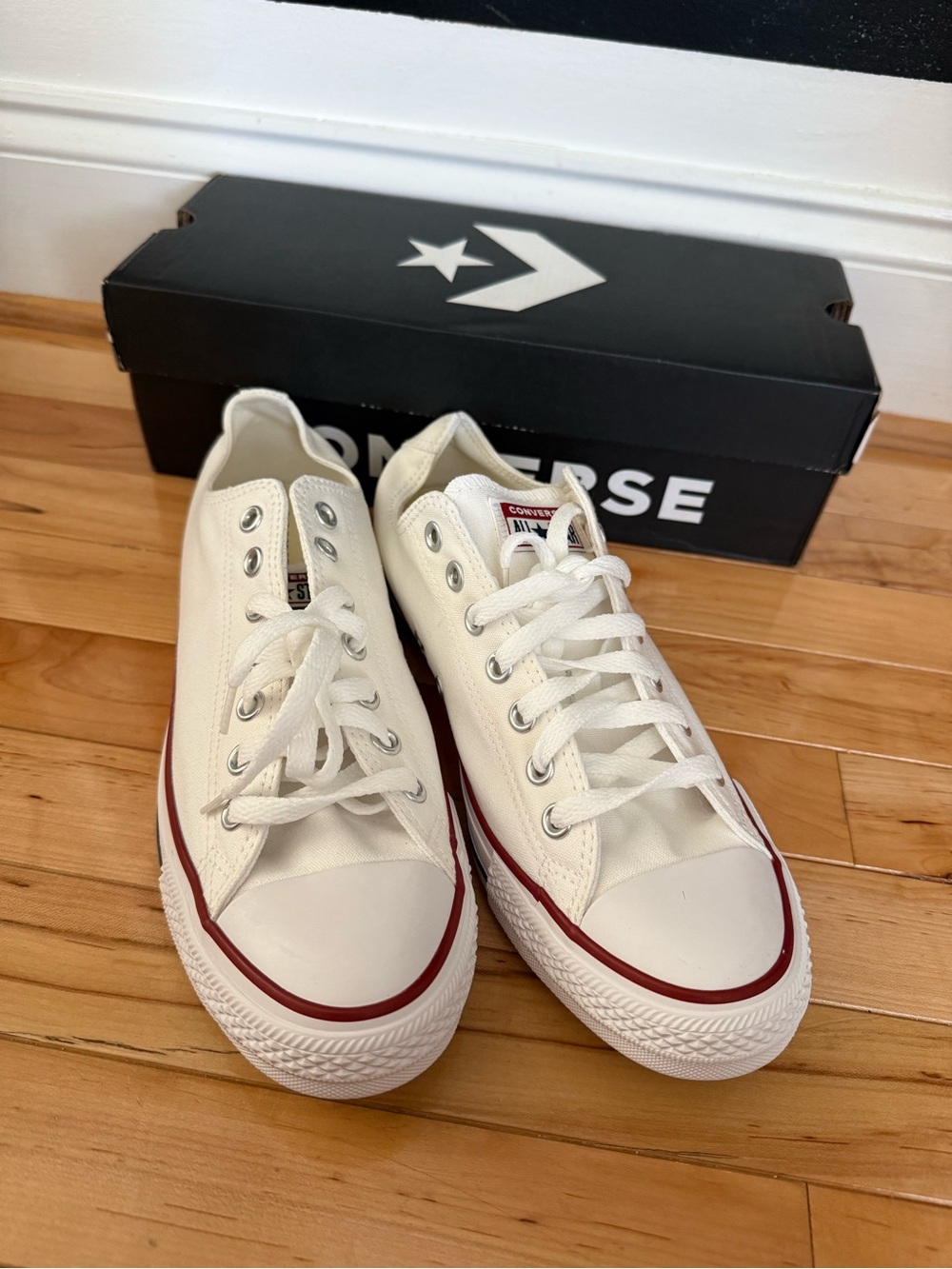 New in box Converse Chuck Taylor Low Top Optical White 9.5 Men’s 11.5 Womens